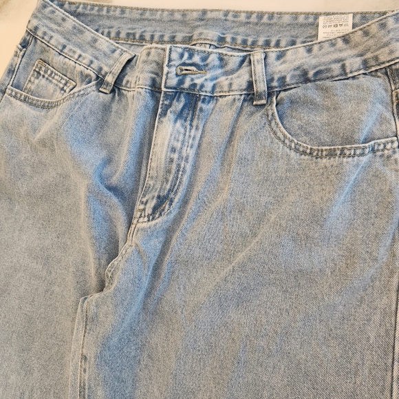 JEANS Pink bow on back pockets. Reminiscent of Loveshackfancy. So preppy! - Picture 3 of 10